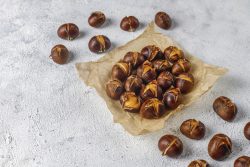 Kestane; Doğanın Lezzetli Mirası Tasty roasted organic chestnuts.