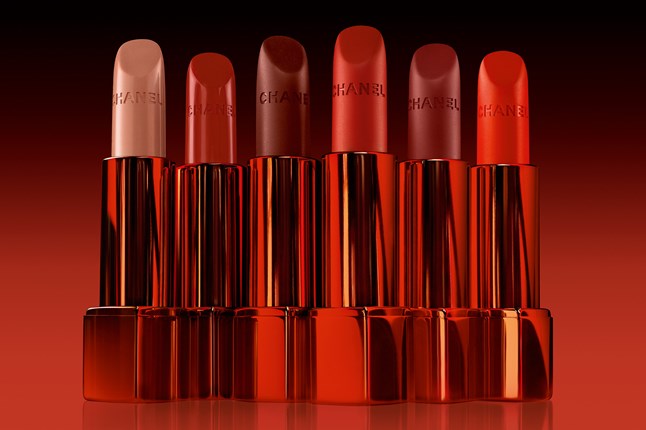 Chanel Ruj Neden Ruh Halimizi Değiştirir? Lüksün Psikolojisi Chanel Rouge Coco Shirtless black woman laughing while posing with lipstick A beautiful young African American woman with curly hair holds a lipstick in her hand, embodying a skin care concept.